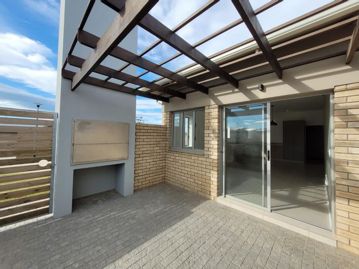 Mooikloof Country Estate: House For Sale with 3 Bedrooms, Double Garage, Inverter System.