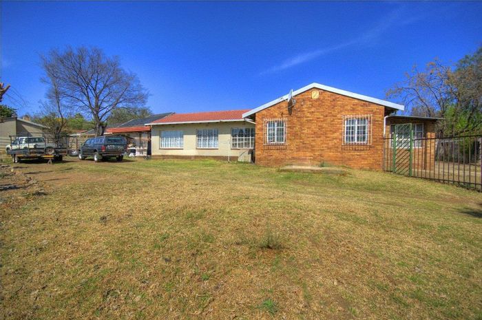 Brackendowns House For Sale: Three rental units, great investment potential, own entrances.