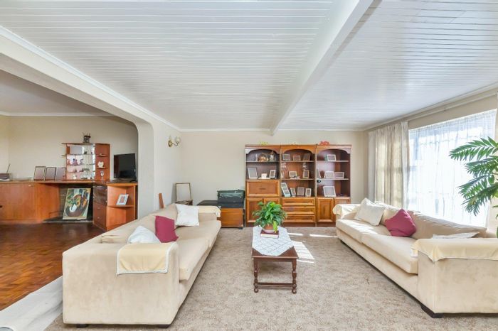 For Sale: Versatile Southfield House with Dual-Living Setup and Spacious Entertaining Areas