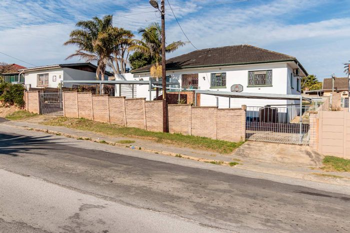 3-Bedroom House with Flatlet, Pool, and Entertainment Areas – Bothasrus, For Sale