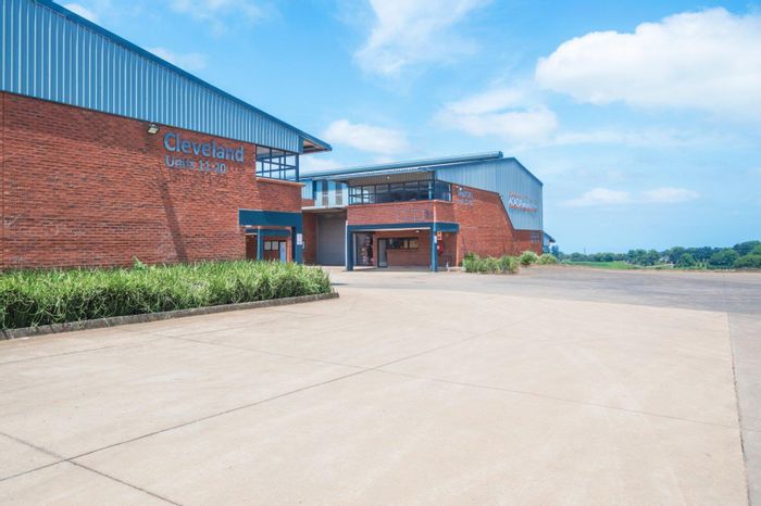 Industrial unit to rent in Hillcrest Central with offices and 24-hour security.