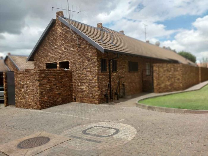 Property #2088815, Townhouse Rental Monthly in Silverton