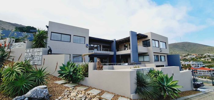 Stunning Plattekloof House For Sale: Views, Spacious Living, and Entertainer's Dream!