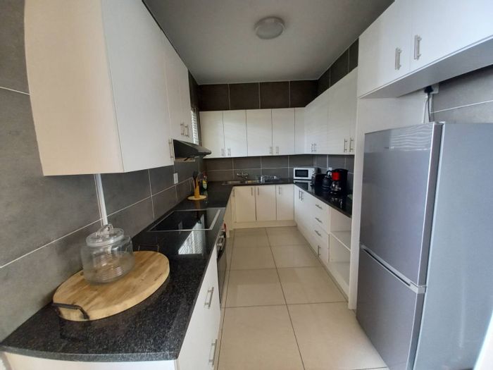 Illovo Apartment To Rent: 2 beds, balcony, security, parking, near amenities.