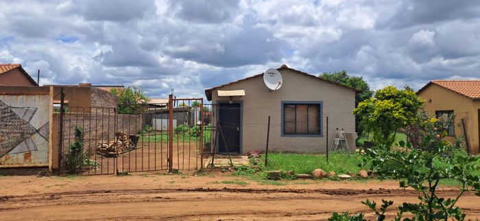 For Sale: House in Soshanguve South with spacious yard and easy transport access.