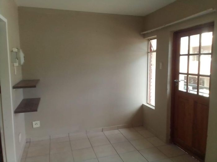 For Sale: Bachelor Apartment in Braamfontein Werf with 24hr security and parking.