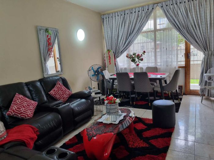 2-Bedroom Apartment For Sale in King Williams Town Central with parking and patio.