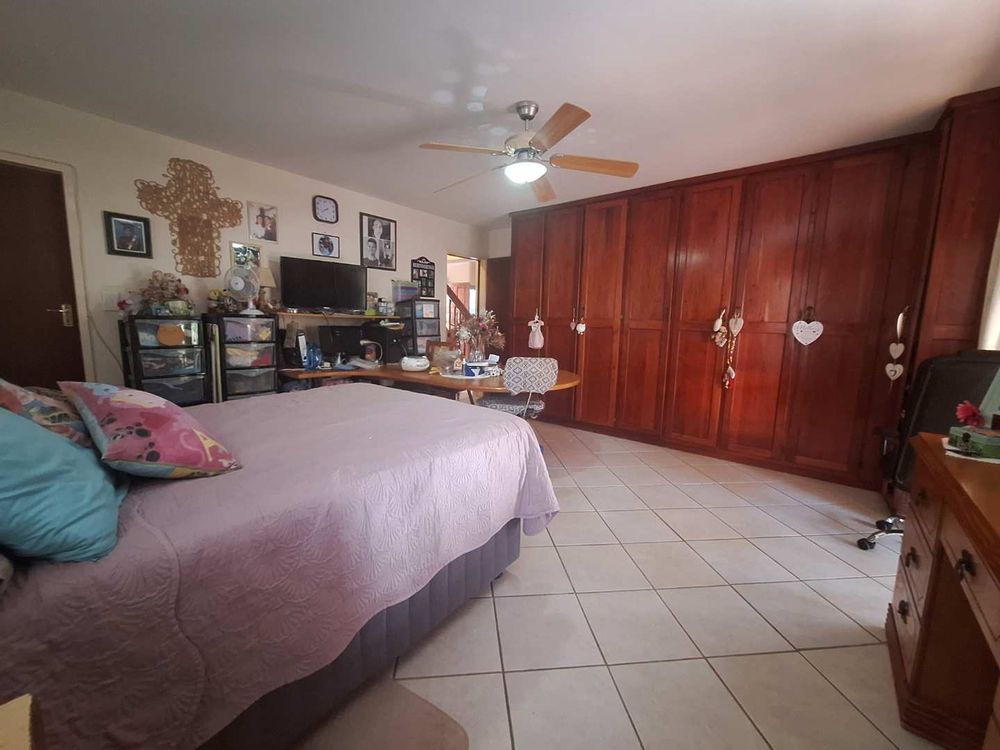 Main downstairs bedroom, en-suite