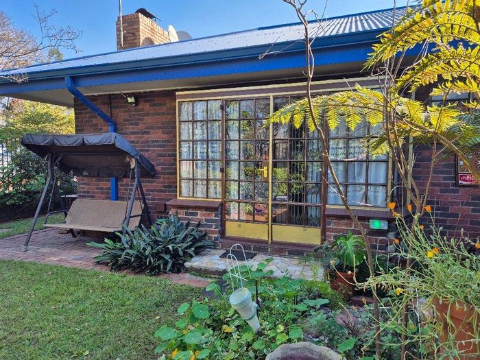 House for Sale in Boksburg South: 3 Bedrooms, Flatlet, Garden, Generator, Secure Parking.
