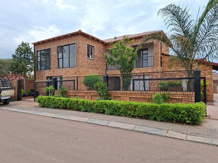 3-Bedroom Apartment To Rent in Mamelodi Gardens with parking and convenient amenities.