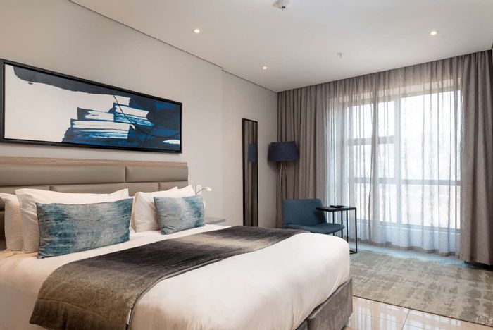 Furnished studio apartment in Umhlanga Rocks Central with hotel access and amenities. For Sale.