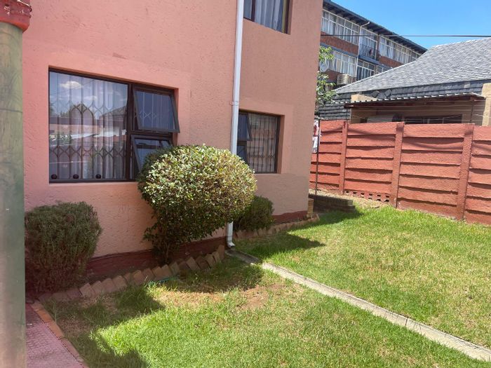 For Sale: 3-Bedroom Townhouse in Ferndale with private garden and secure complex.