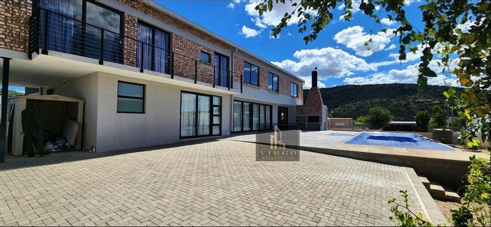 6-Bedroom House in Avis To Rent: Pool, Office, Garage, Entertaining Spaces.