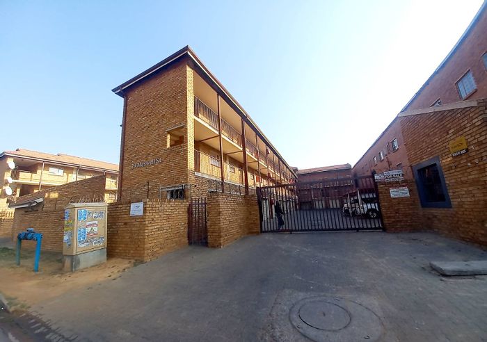 2-Bedroom Apartment For Sale in Kempton Park AH with garage and nearby amenities.