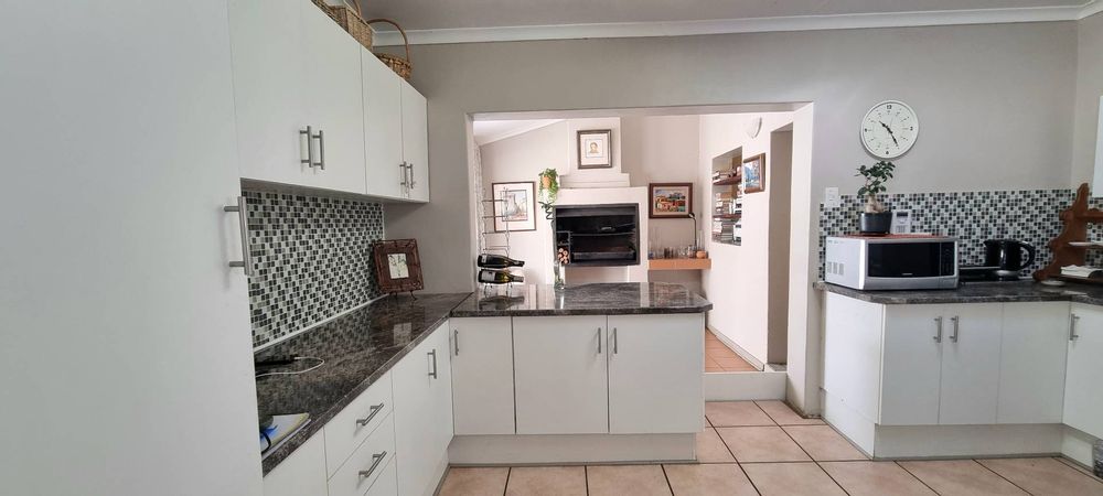 Spacious kitchen with built-in braai