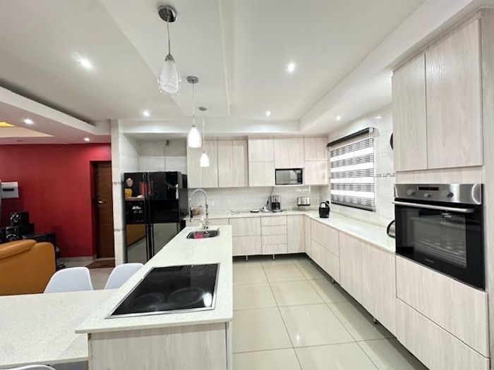 For Sale: Spacious 3-bedroom house in Clarina with study, garage, and scullery.