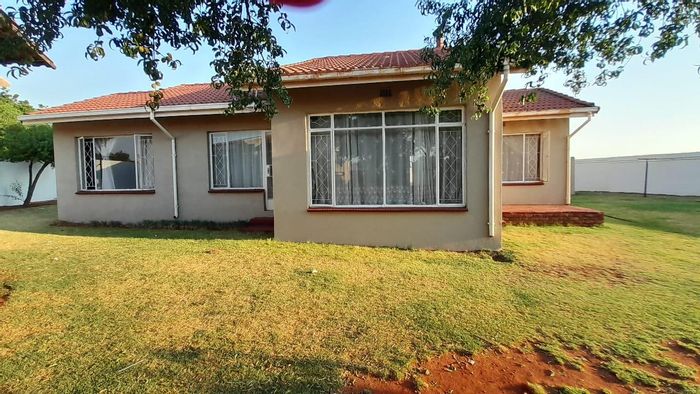Property #2191913, House rental monthly in Dawn Park