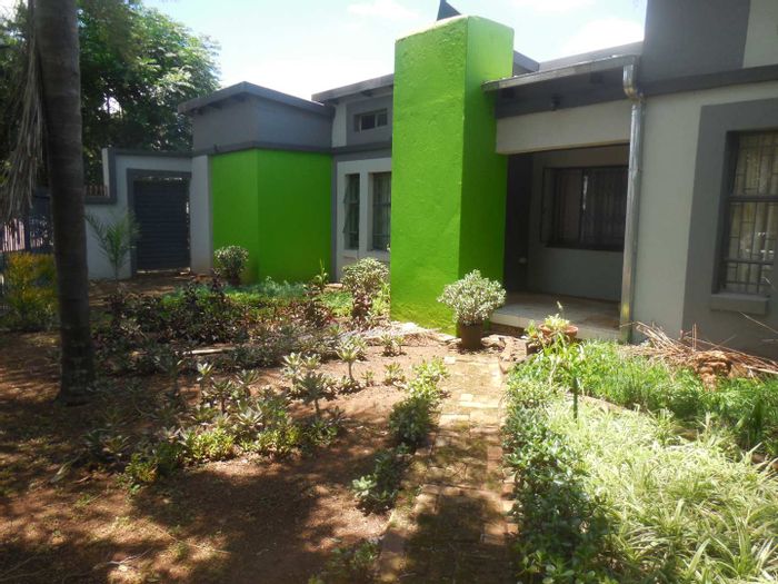 House To Rent in Silverton: 4 beds, pool, lapa, electric fence, near schools.