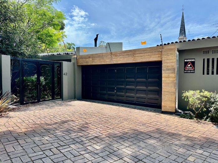 For Sale: House in Melville with Jacuzzi, braai, office space, and double garage.