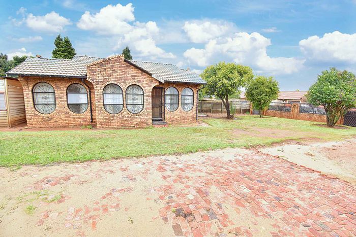 Property #2231644, House sold in Etwatwa Ext 3