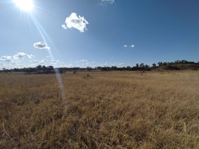 Weltevrede Farm For Sale: Spacious land, self-sustainability features, and animal facilities.