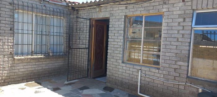 Property #2107101, House pending sale in Crossroads