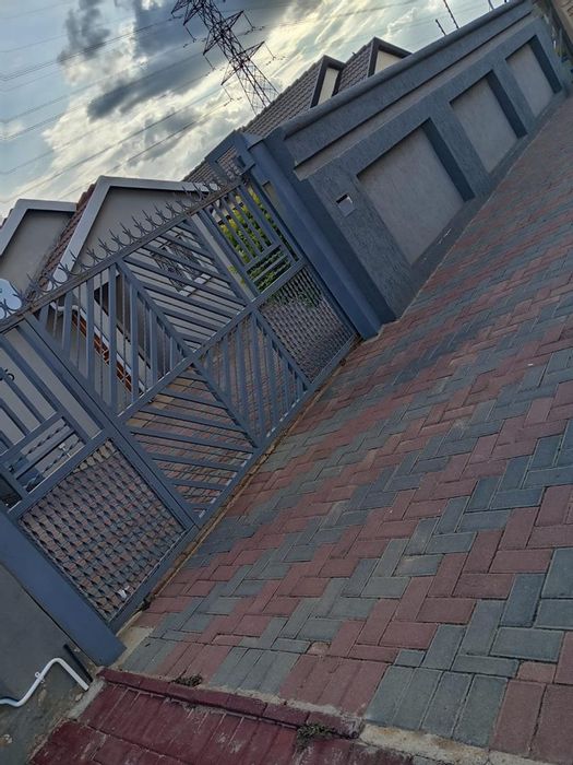 House For Sale in Soshanguve Ext: 2 Bedrooms, carport, near schools and shopping.