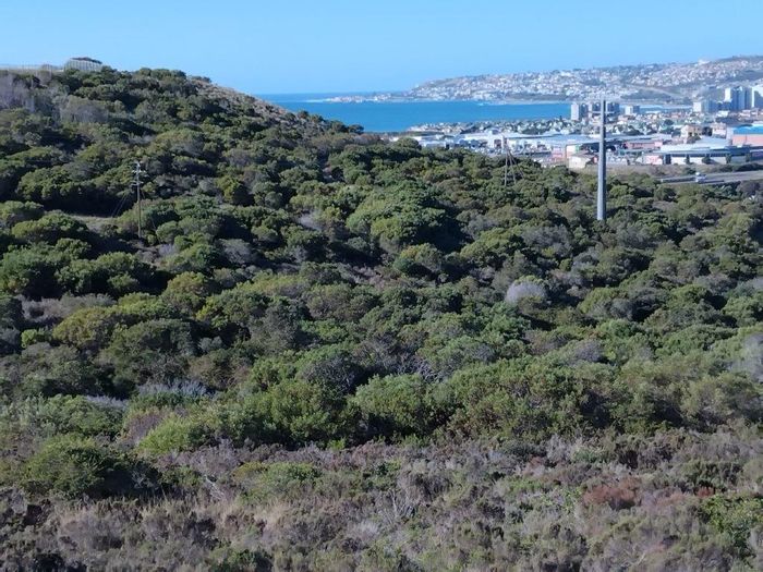 Vacant land for sale in Seemeeu Park, 730m² with sea views and amenities.