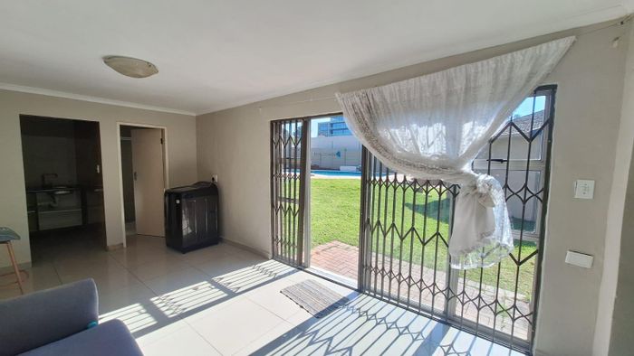 1-Bedroom cottage in Blairgowrie with garden, parking, and pool access. To Rent.
