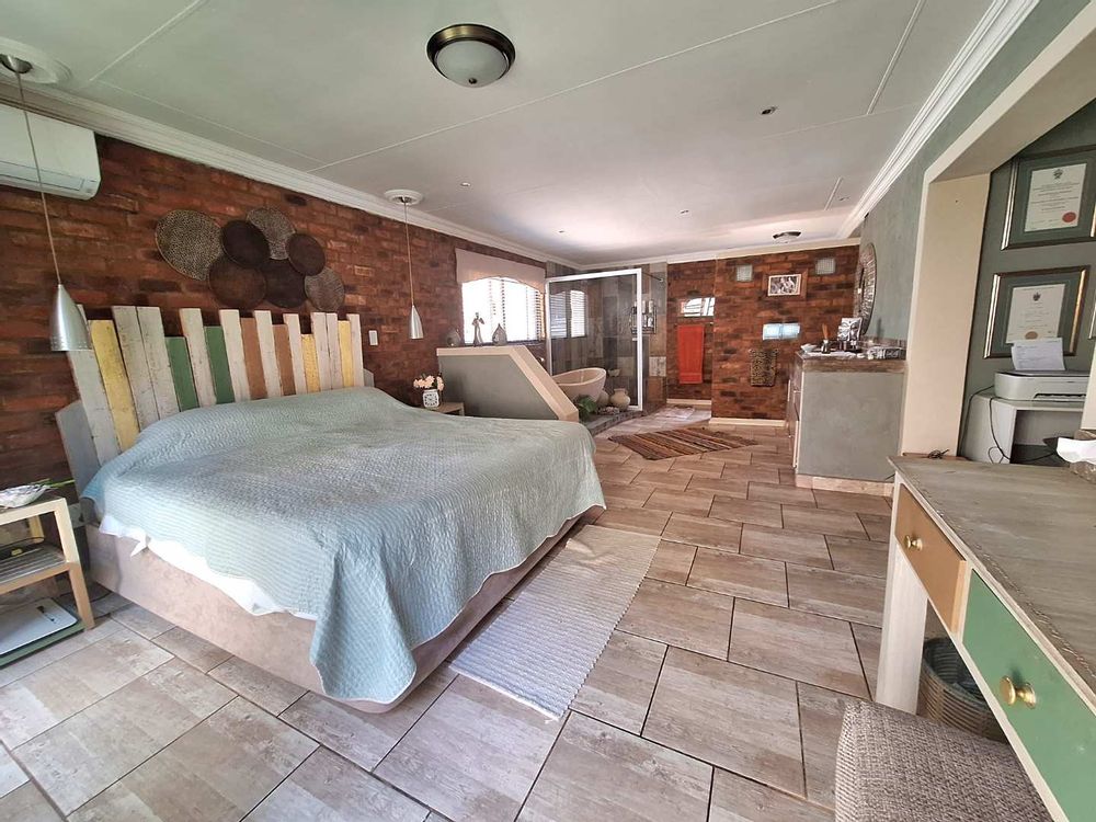 Main bedroom en-suite with private patio