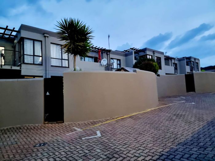 Townhouse For Sale in Glenvista: 2 beds, private garden, 24-hour security.