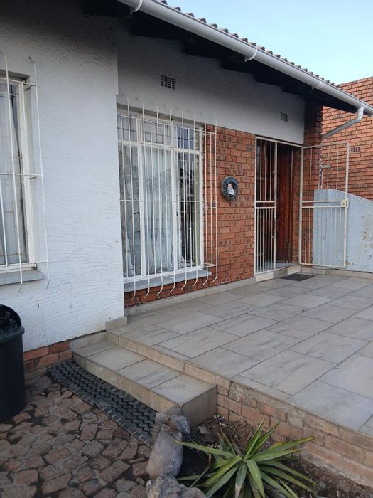 Dersley Townhouse For Sale: Private garden, three bedrooms, garage access, ample parking.