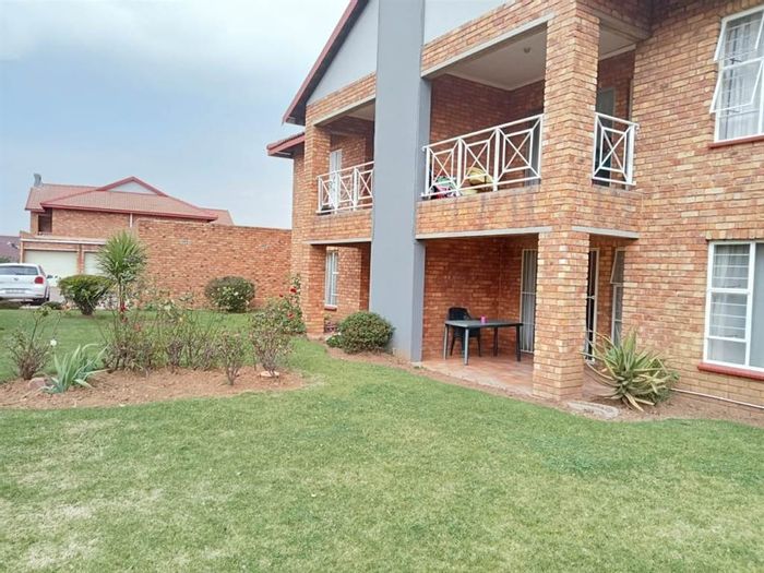Property #2237662, Townhouse for sale in Dalpark Ext 11