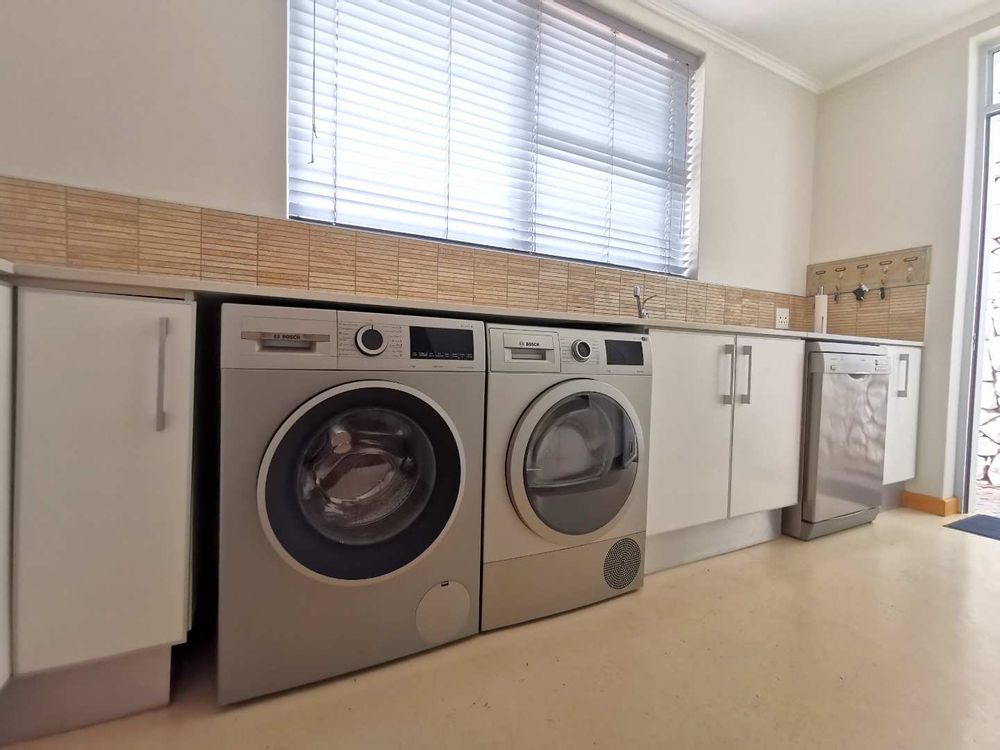 SCULLERY/LAUNDRY NEXT TO THE OPEN-PLAN KITCHEN 