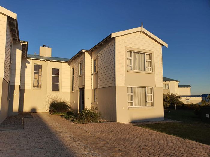2-Bedroom Apartment To Rent in Pinnacle Point Golf Estate with 24-hour security.