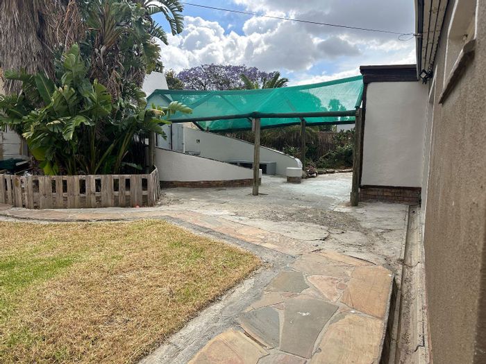 Cottage in Boston To Rent: Private garden, ensuite, shared property, parking included.