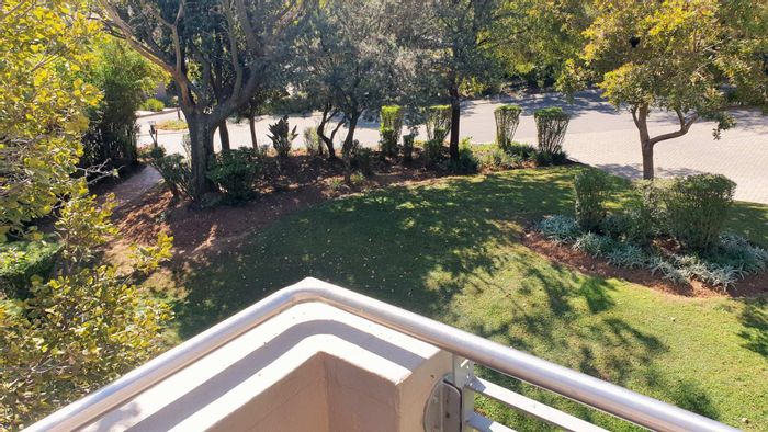 2-Bedroom Apartment For Sale in Jackal Creek Golf Estate with clubhouse, pool, and gym.