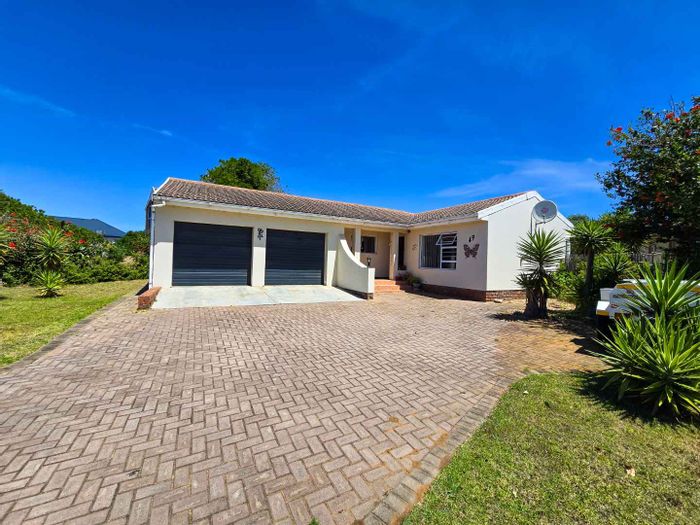 Property #2429081, House For Sale in Still Bay West