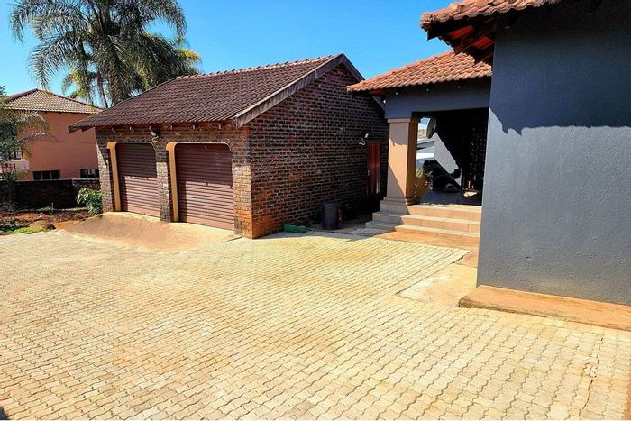 For Sale: House in Florapark with 3 bedrooms, double garage, and expansion potential.