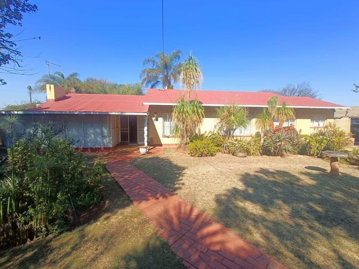 Valhalla House For Sale: Multiple dwellings, pool, and ample parking for investment.