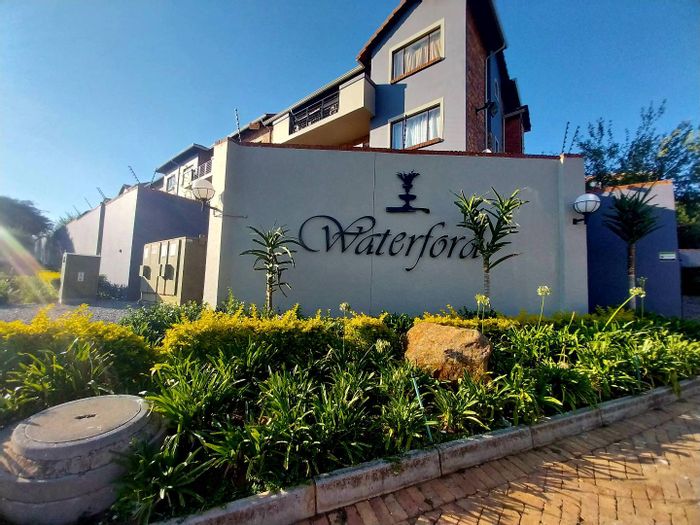 Halfway Gardens Apartment For Sale: One bedroom, security access, near Mall of Africa.