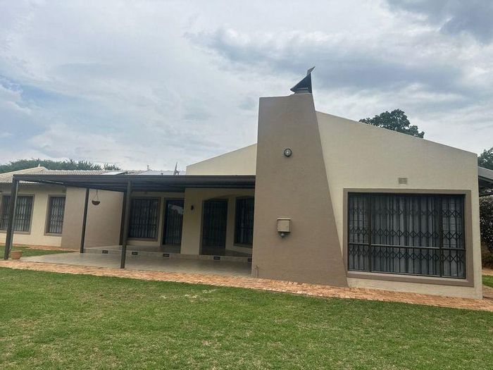 Property #2377127, House Rental Monthly in Weltevreden Park