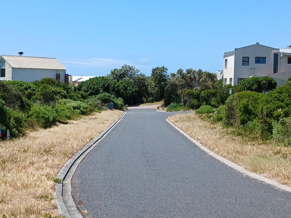 Now, let's stroll ±350m towards the Ocean - with our pathway to it (in between the trees).