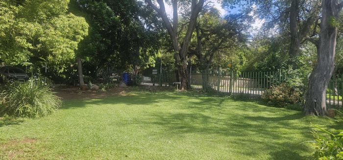 Elandsrand Townhouse For Sale: 3 Bedrooms, open plan living, garage, near schools.