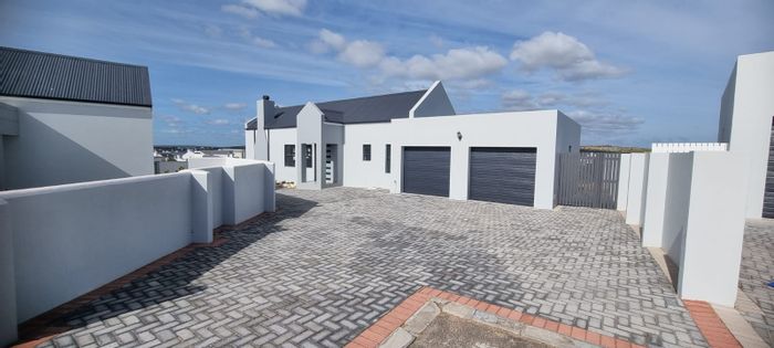 Modern House for Sale in Langebaan North: Scenic Views, Near Schools and Beaches!