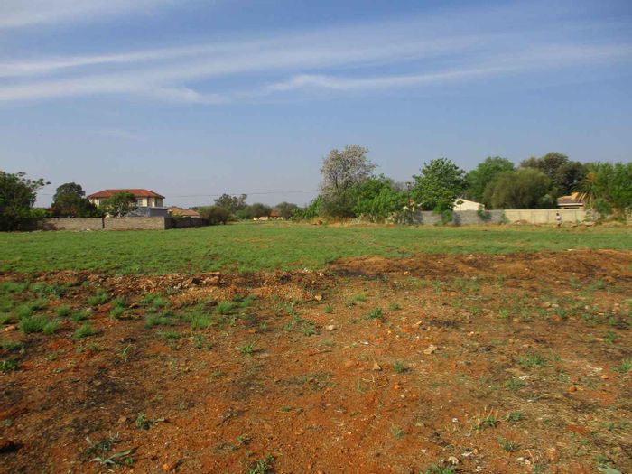 Vacant Land Residential For Sale in Henley On Klip, 2032 m² with services available.