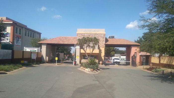 Apartment For Sale in Castleview: 2 Bedrooms, communal pool, double carport.