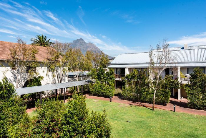 Spacious Mowbray Apartment for Sale: Secure Living Near UCT and Amenities