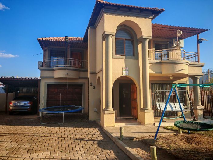 3-Bedroom Townhouse To Rent in Burgersfort Central with secure complex amenities.