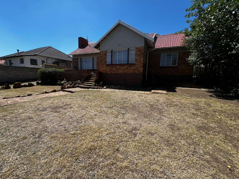 Linmeyer House For Sale Spacious lounge, garden, 3 bedrooms, and